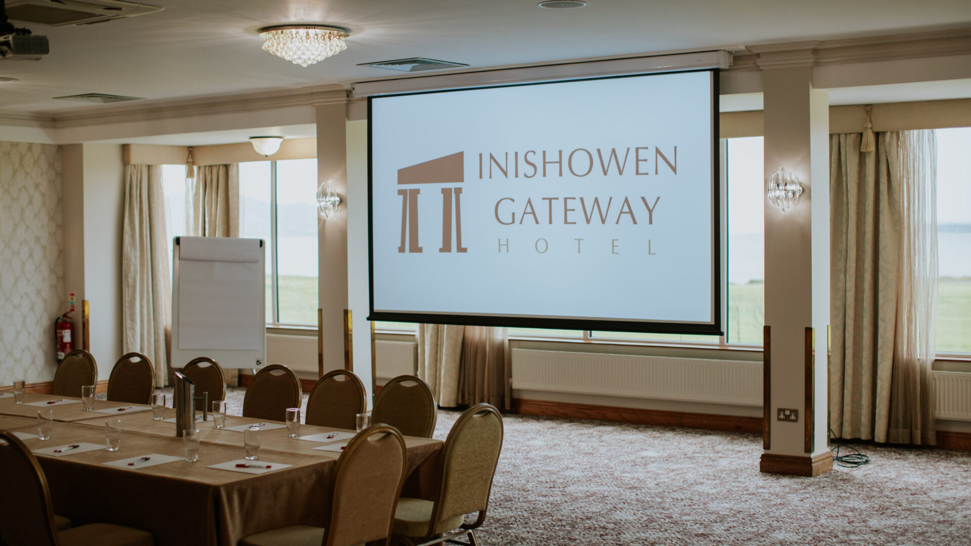 Block table screen projector - Inishowen Gateway